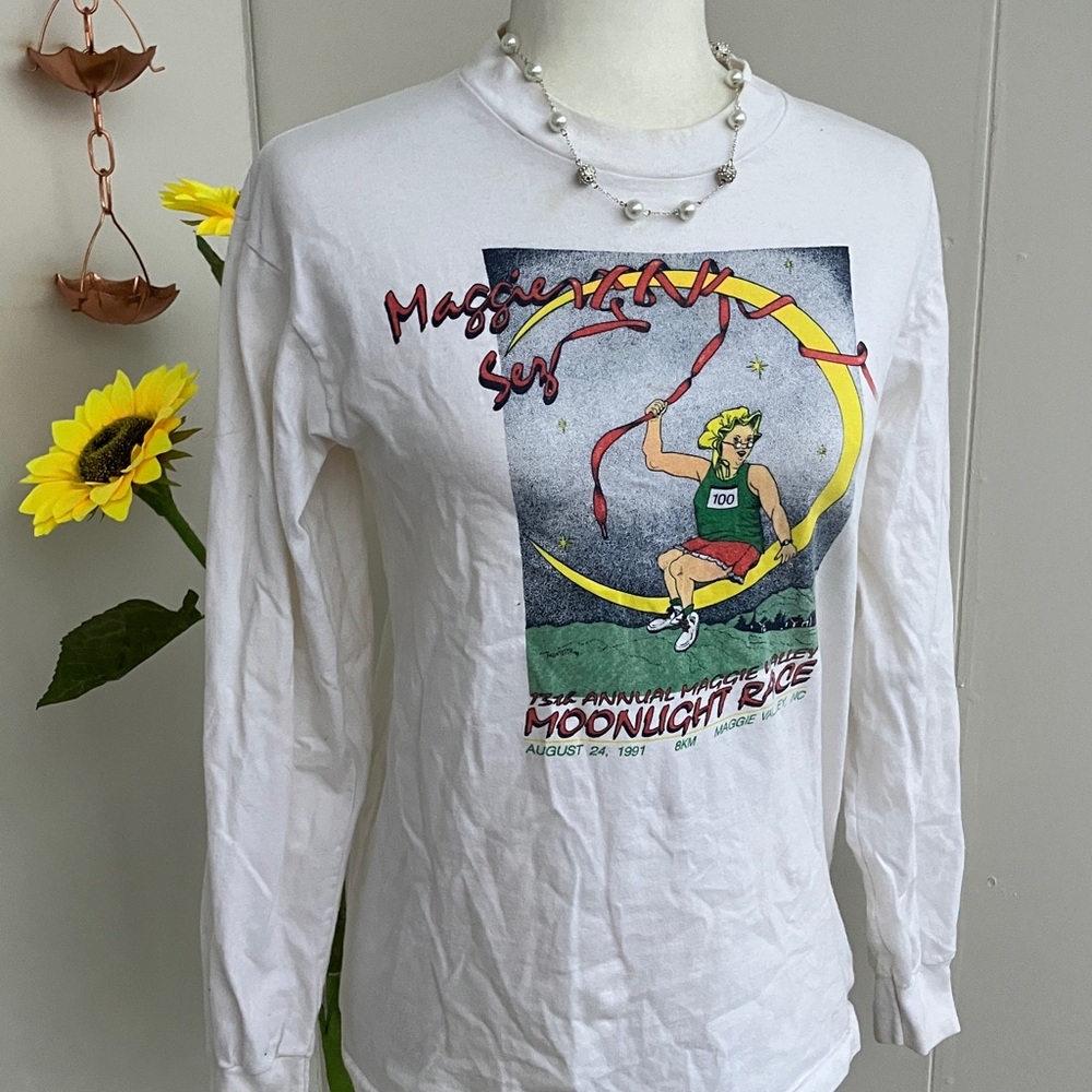 Vintage 90s White Long Sleeve Crew Neck Cotton T-Shirt Fairytale Marathon Motif
